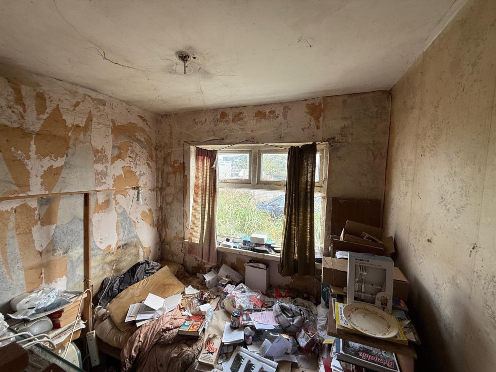 Lot: 137 - VACANT DETACHED CHALET FOR IMPROVEMENT -
